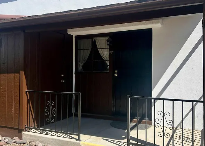 New Desert Bloom Hideaway Apartamento *